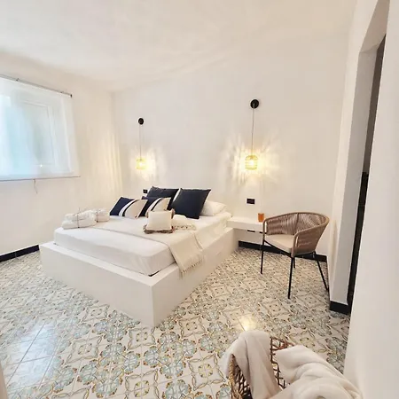 La Terrazza Sul Faro Apartment *